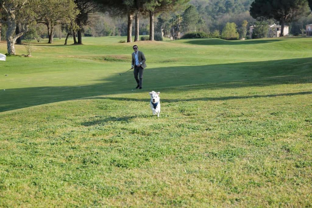 Charmantes Haus Im Golf Club Saint Tropez Exteriér fotografie
