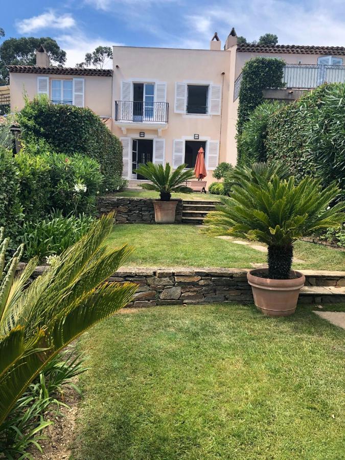 Charmantes Haus Im Golf Club Saint Tropez Exteriér fotografie