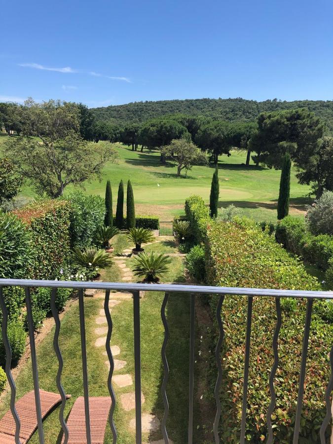 Charmantes Haus Im Golf Club Saint Tropez Exteriér fotografie