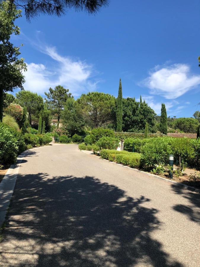 Charmantes Haus Im Golf Club Saint Tropez Exteriér fotografie