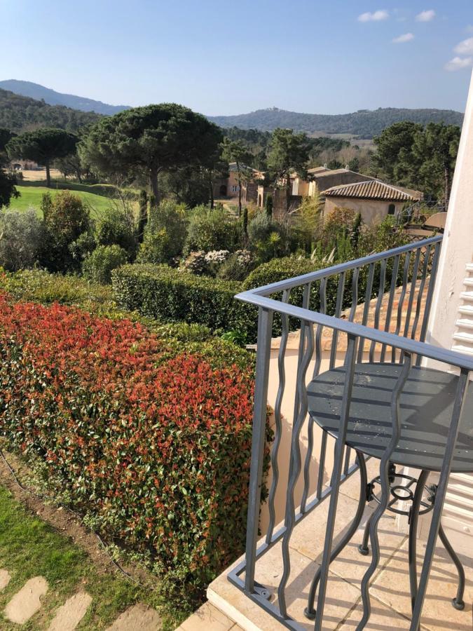 Charmantes Haus Im Golf Club Saint Tropez Exteriér fotografie
