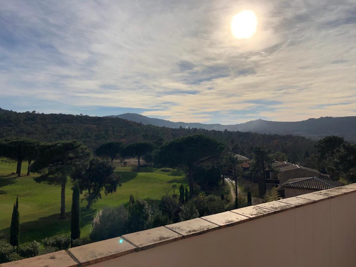 Charmantes Haus Im Golf Club Saint Tropez Exteriér fotografie