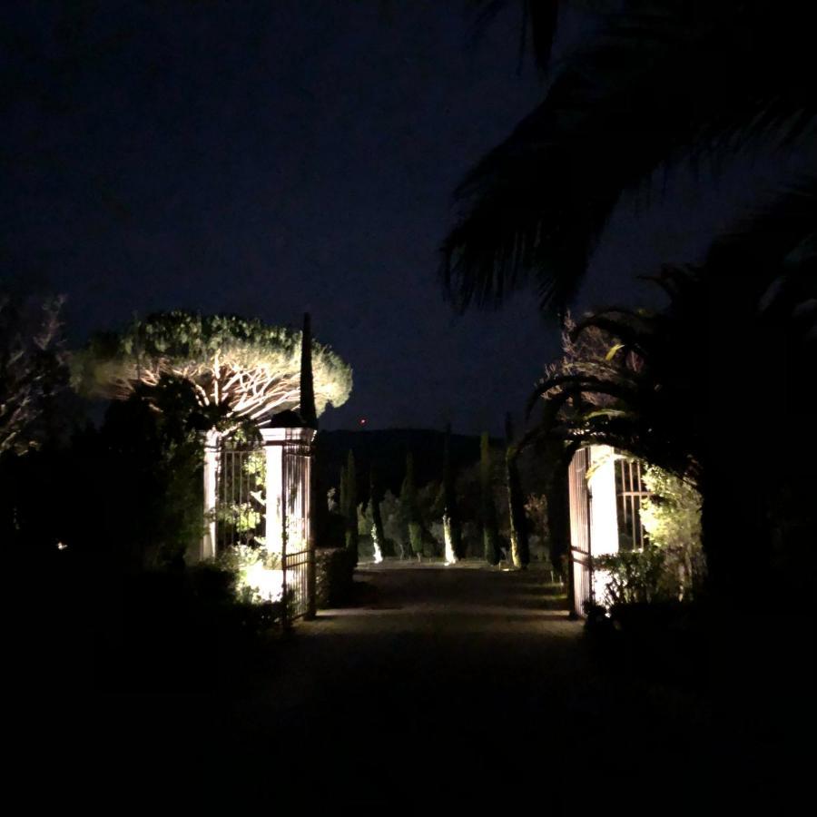 Charmantes Haus Im Golf Club Saint Tropez Exteriér fotografie